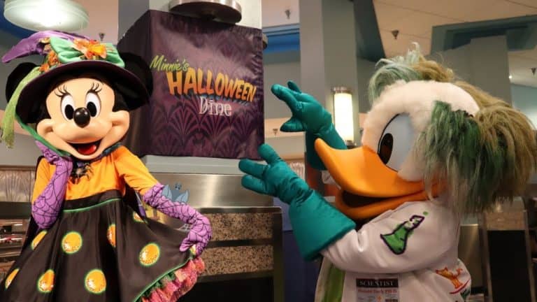 Minnie's Halloween Dine Character Dining Experience | Riding SlinkyDog & Smugglers Run With No Wait!