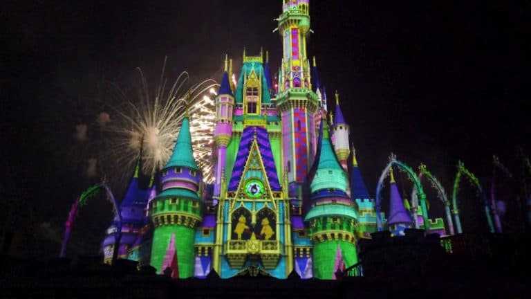 Minnie’s Wonderful Christmastime Fireworks Preview