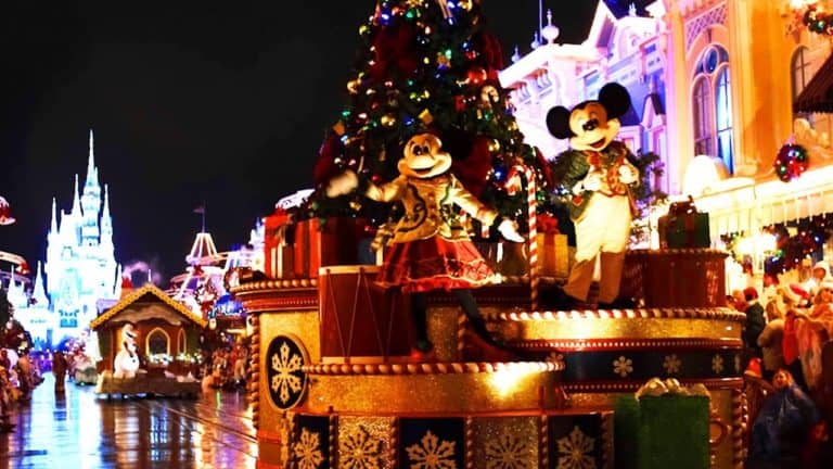 Undercover Tourist - Christmas Party Parade Highlights 2019