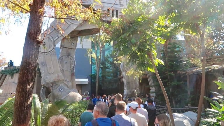 The 30th Anniversary of Star Tours at Disney World - NEW Galaxy’s Edge Droids