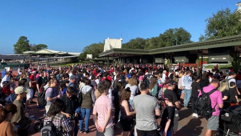 Spending Christmas Morning At The Magic Kingdom - Christmas Day Parade - High Crowd Level