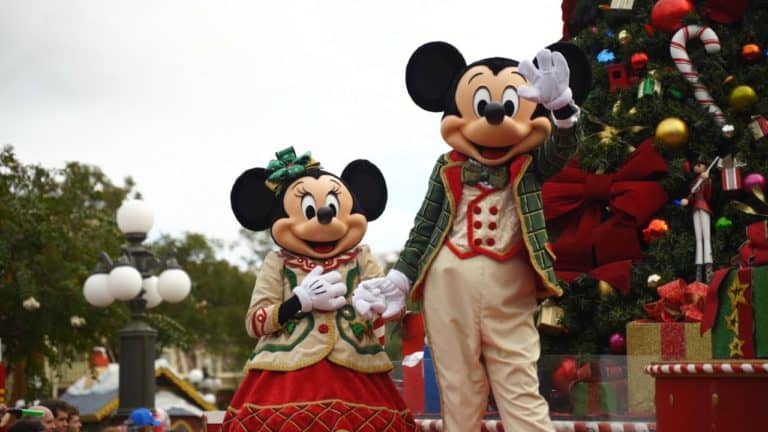 It's Still Christmas At The Magic Kingdom! Parade, Ride Overlays and More!