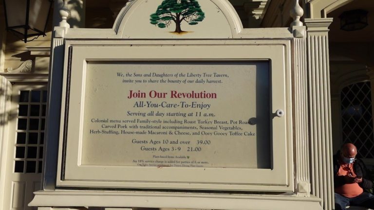 Dinner at Liberty Tree Tavern in Magic Kingdom