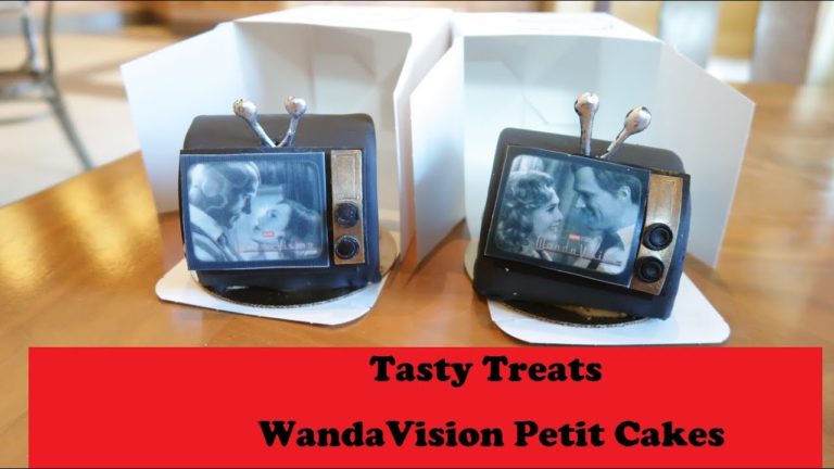 Trying the WandaVision Petit Cake from Amorette's Pattiserie!