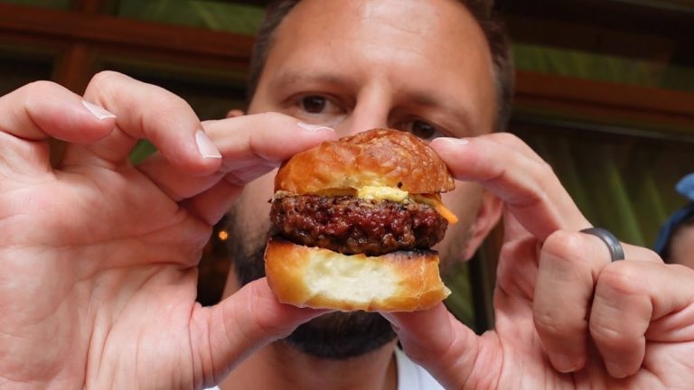 Trying Nomad Lounge's New (To Us) Menu Items!