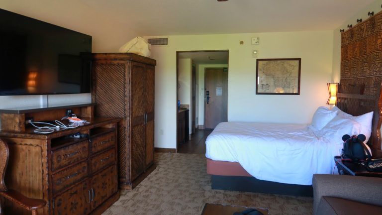 Disney World Staycation! Animal Kingdom Lodge Room & Jambo Tour